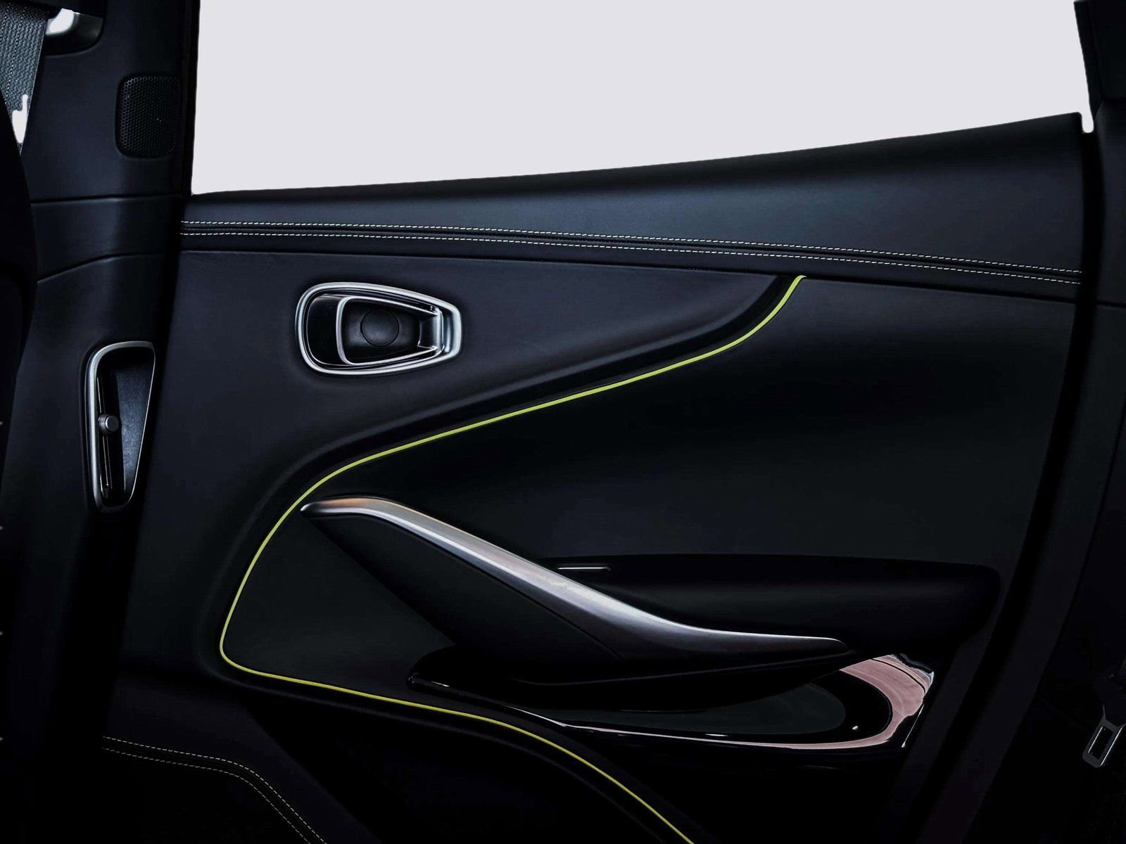 New 2026 Aston Martin DBX S image 42