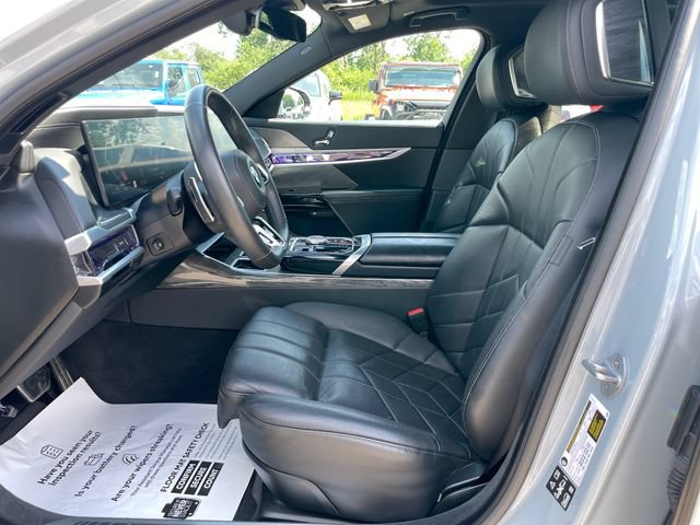 Used 2025 BMW 740i xDrive AWD/4WD image 19