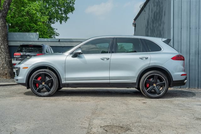 Used 2016 Porsche Cayenne Turbo AWD/4WD image 3