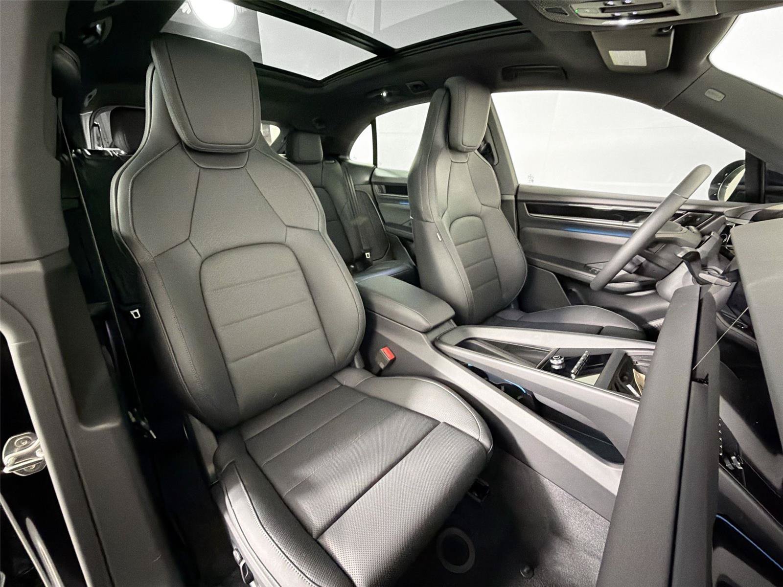Certified 2026 Porsche Macan 4 Electric AWD/4WD image 28
