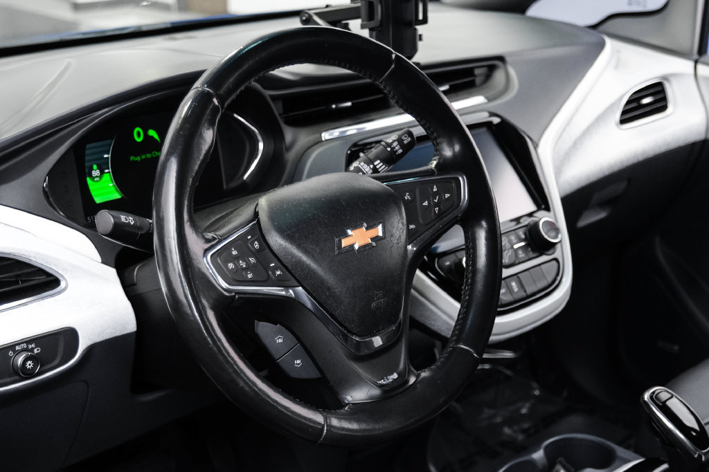Used 2020 Chevrolet Bolt Premier w/ Infotainment Package FWD image 15
