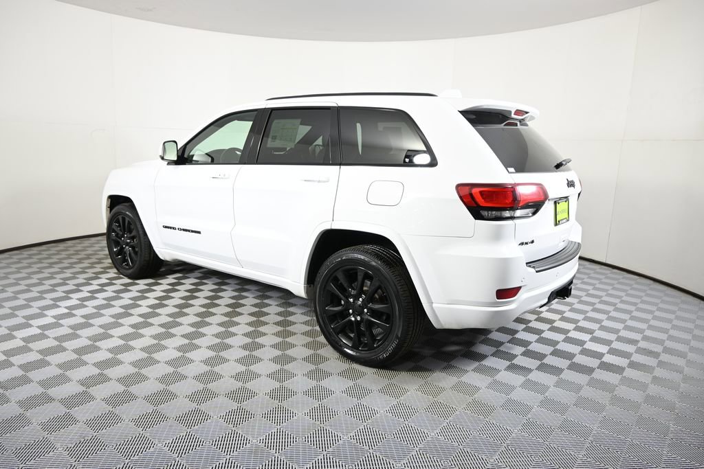 Used 2020 Jeep Grand Cherokee Altitude AWD/4WD image 4