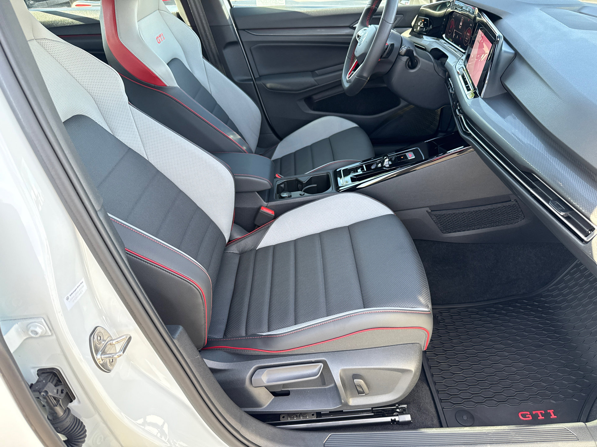 Used 2024 Volkswagen GTI SE FWD image 11