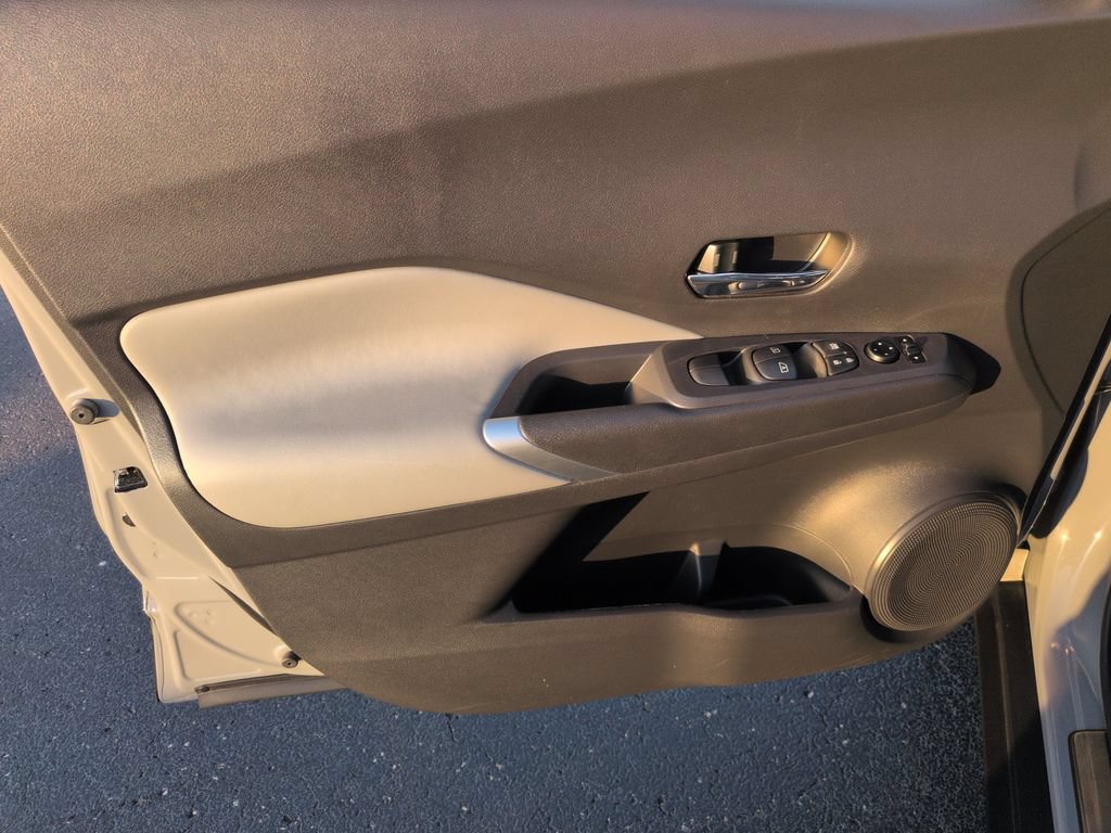 Used 2022 Nissan Kicks SR w/ Premium Package FWD image 10