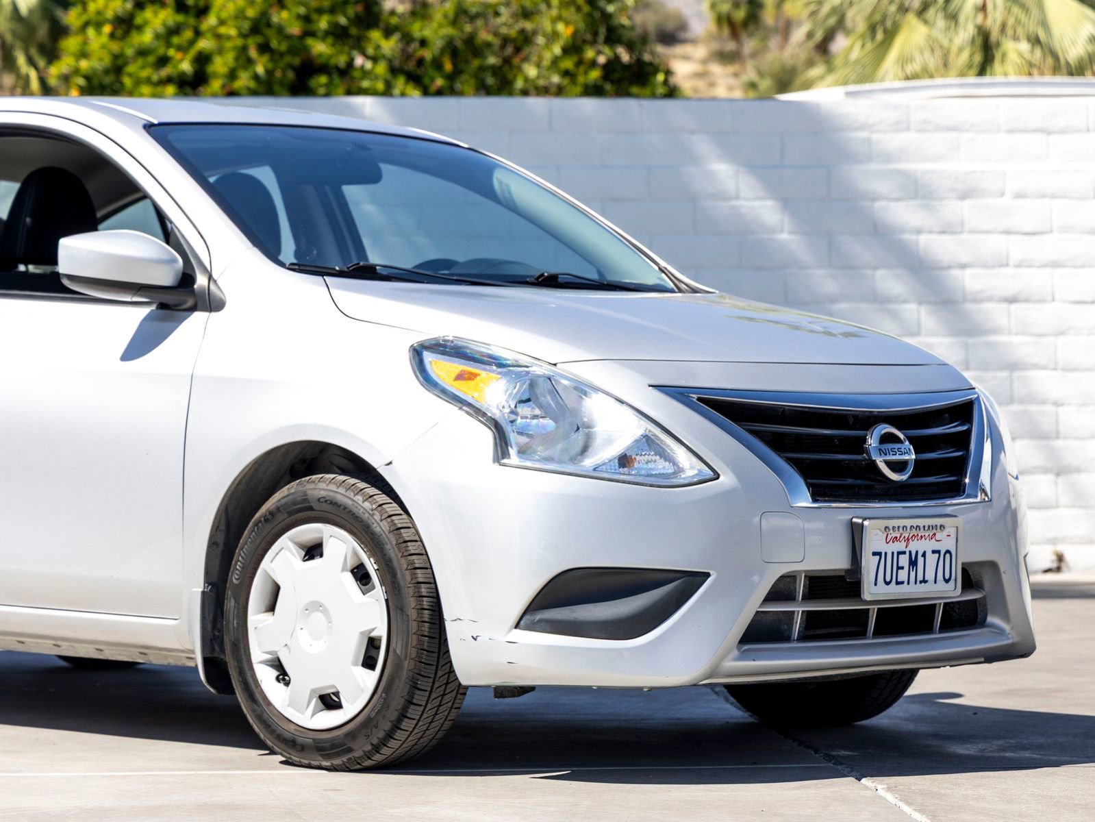 Used 2016 Nissan Versa SV image 3