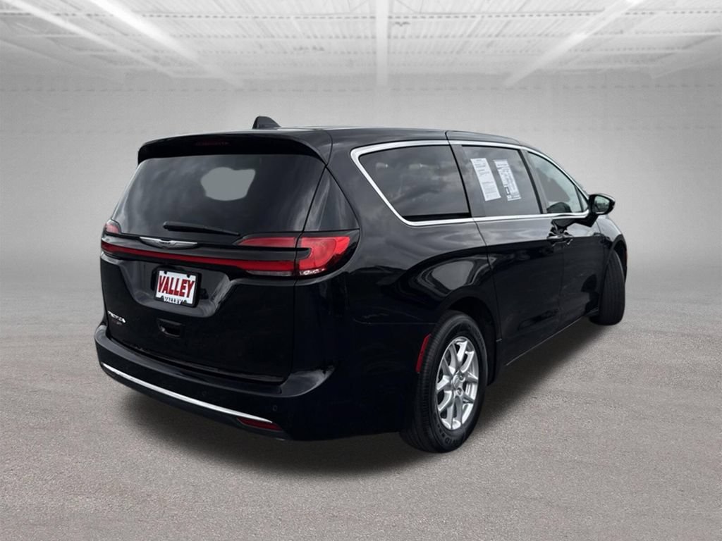 Used 2025 Chrysler Pacifica Select FWD image 51