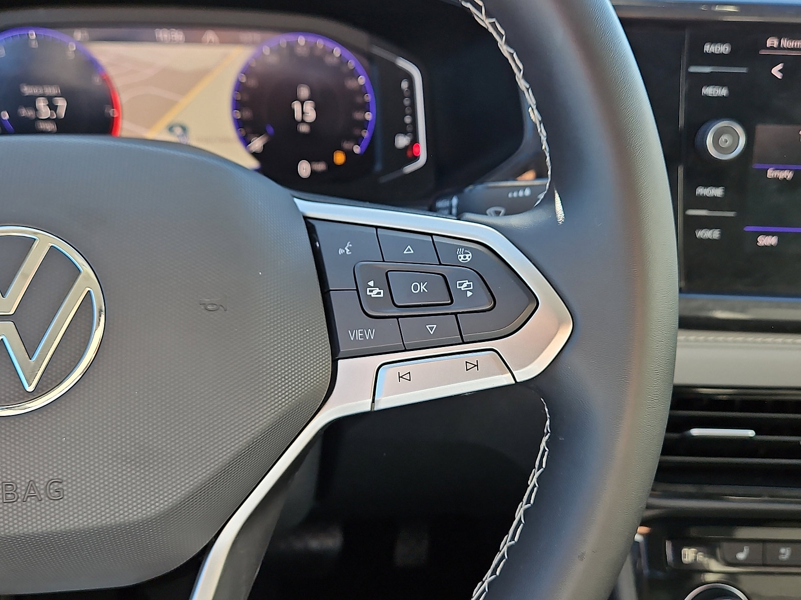 Certified 2022 Volkswagen Taos SEL w/ Panoramic Sunroof Package image 18