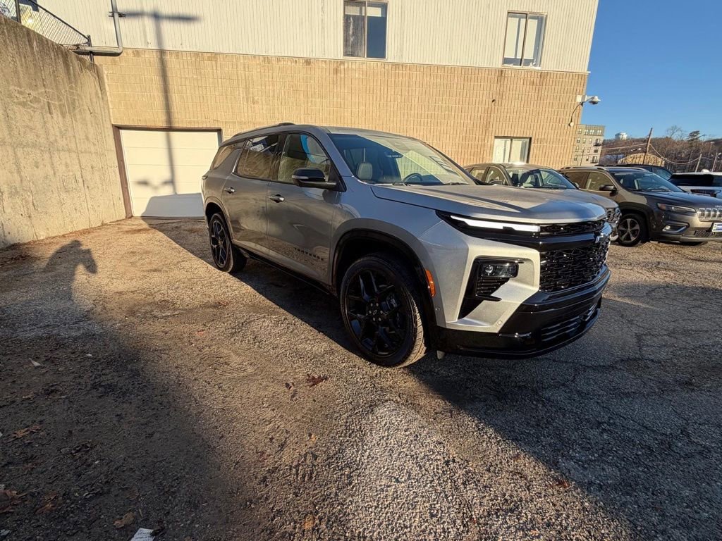 Used 2025 Chevrolet Traverse RS image 7