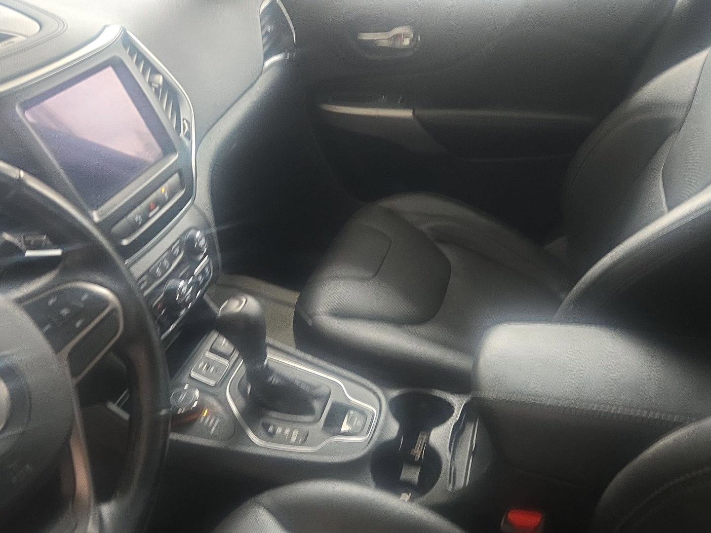 Used 2021 Jeep Cherokee Latitude Lux w/ Comfort/Convenience Group image 17