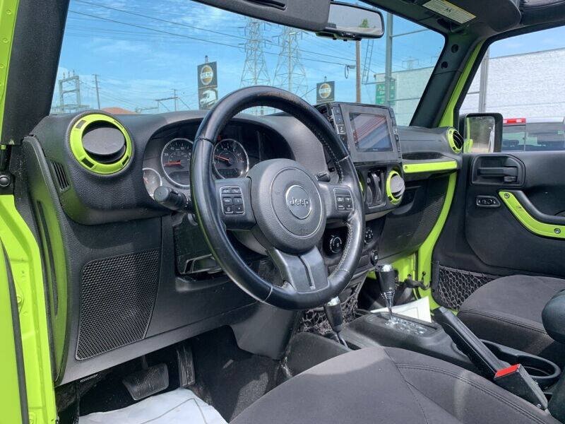Used 2017 Jeep Wrangler Sport w/ Quick Order Package 24S AWD/4WD image 13