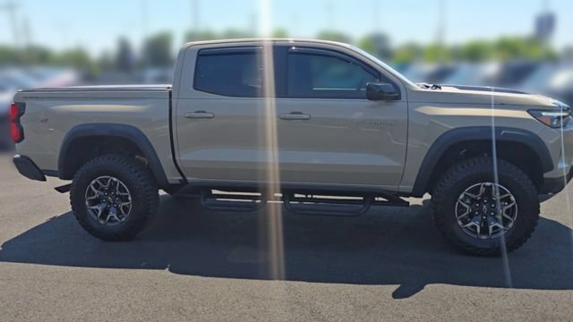 Used 2024 Chevrolet Colorado ZR2 w/ ZR2 Convenience Package III AWD/4WD image 2