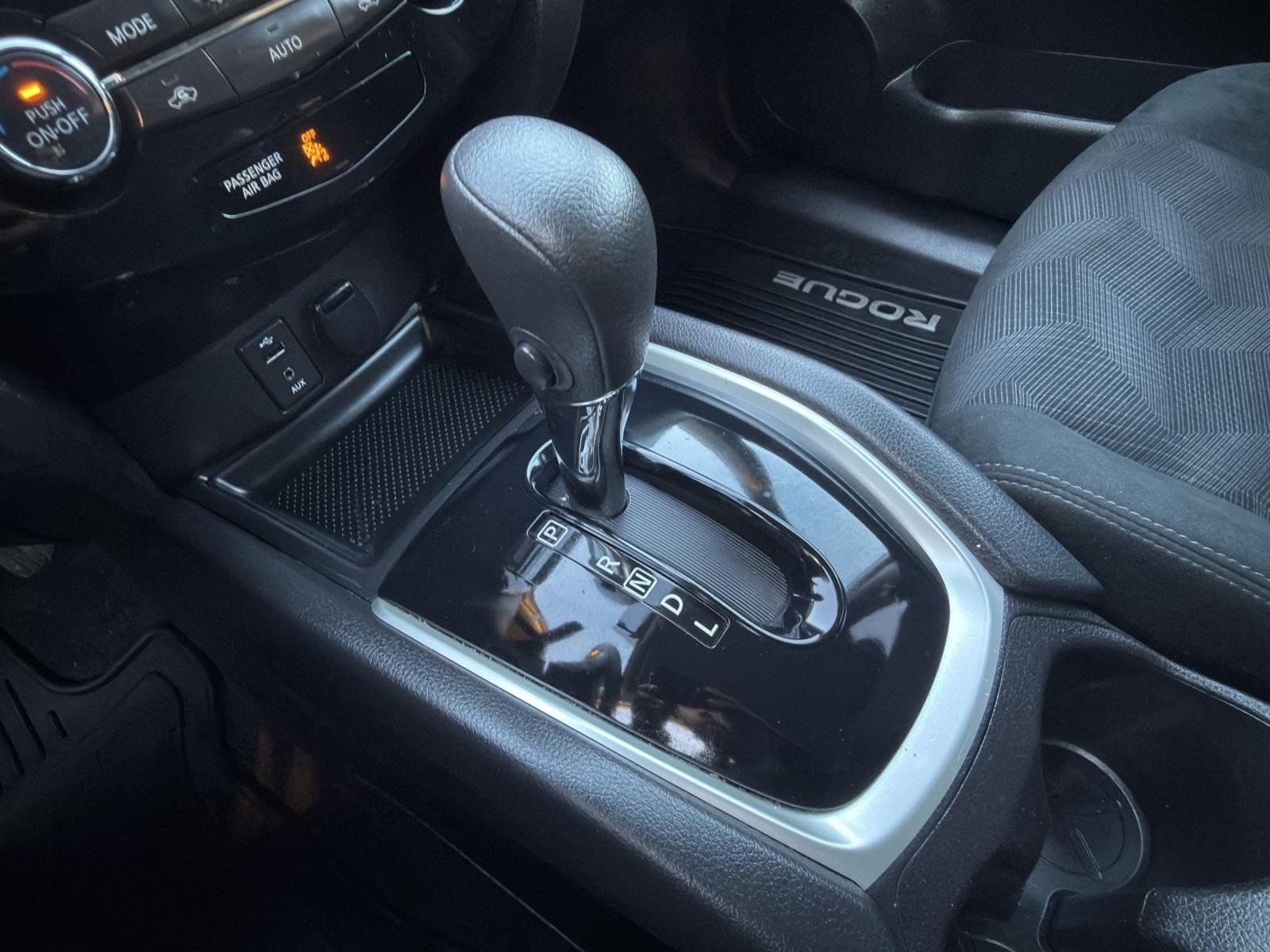 Used 2016 Nissan Rogue SV w/ SV Premium Package image 41