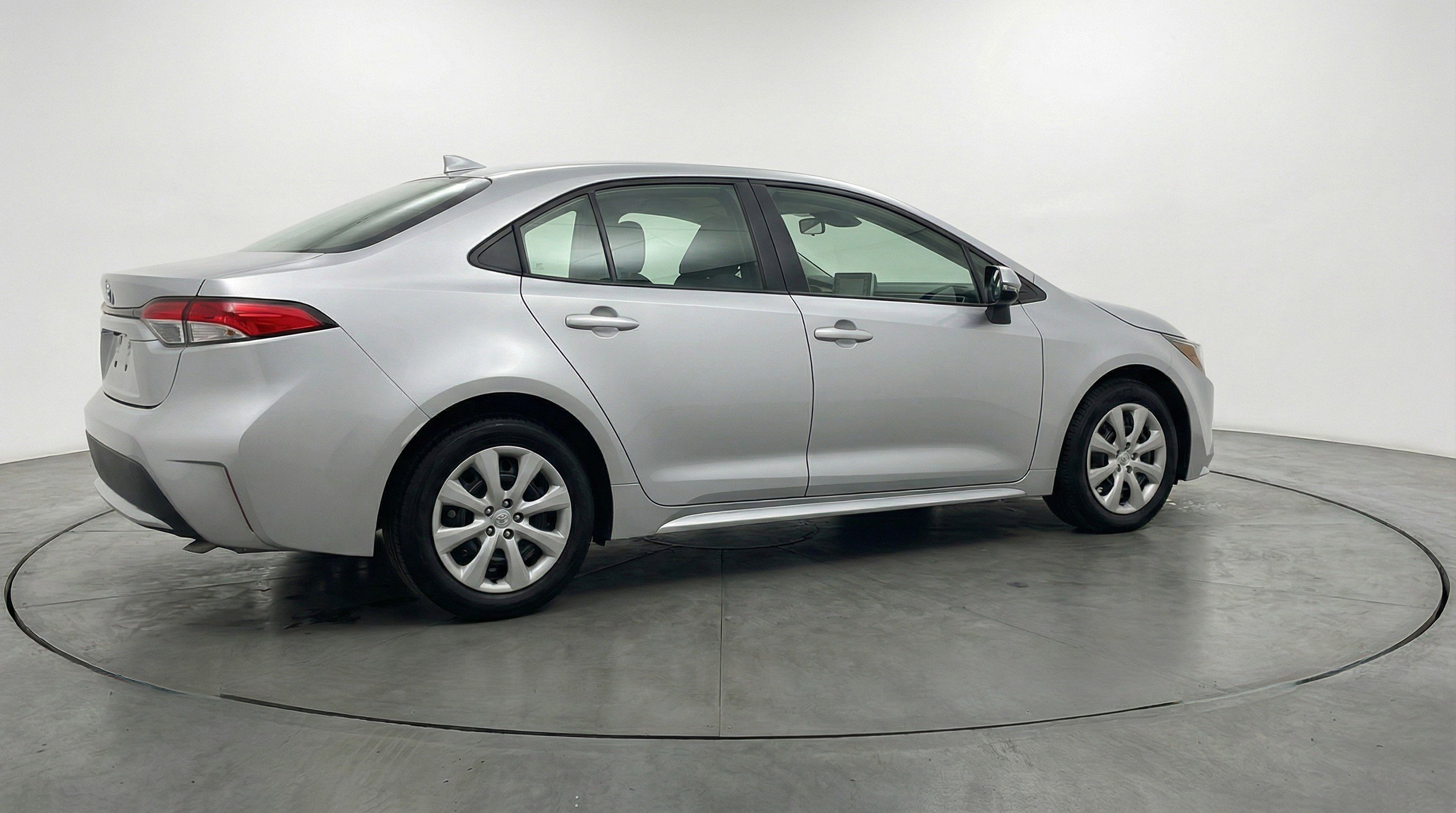 Used 2025 Toyota Corolla LE FWD image 9