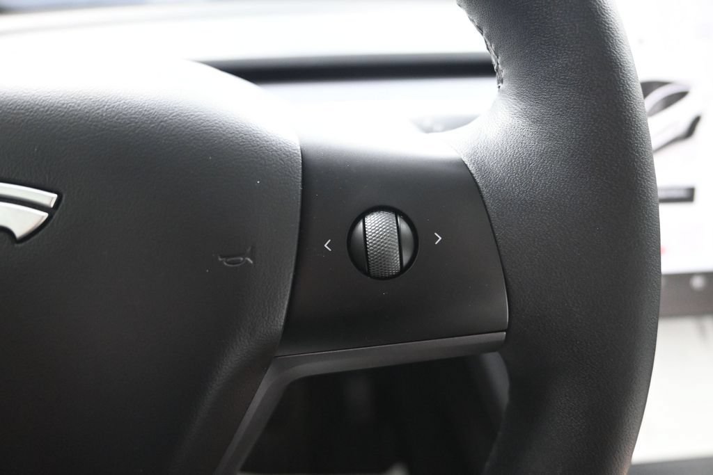 Used 2023 Tesla Model Y Long Range AWD/4WD image 21