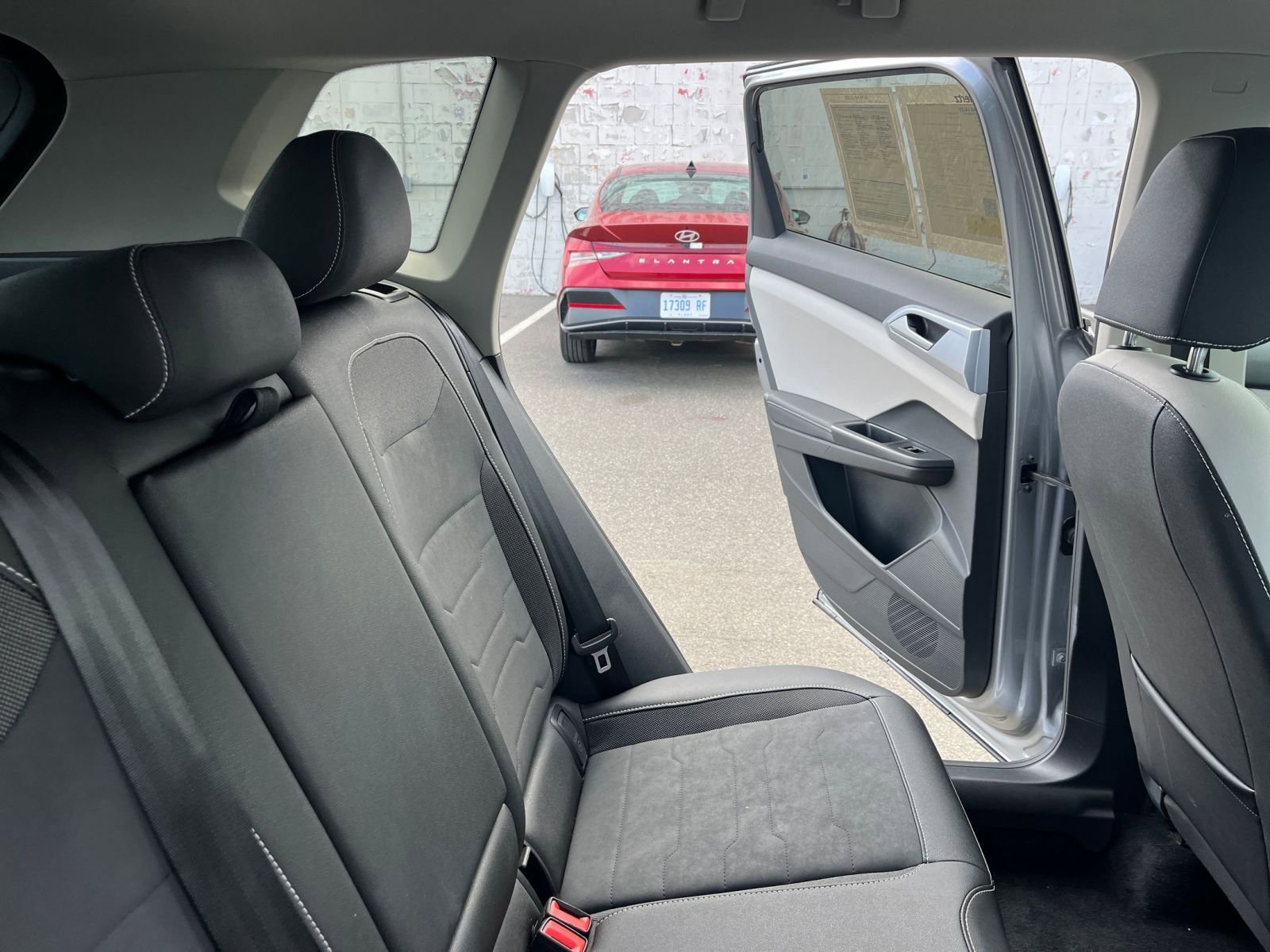 Used 2025 Volkswagen Taos SE FWD image 37