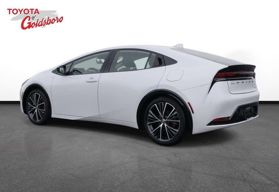 Used 2025 Toyota Prius XLE image 8