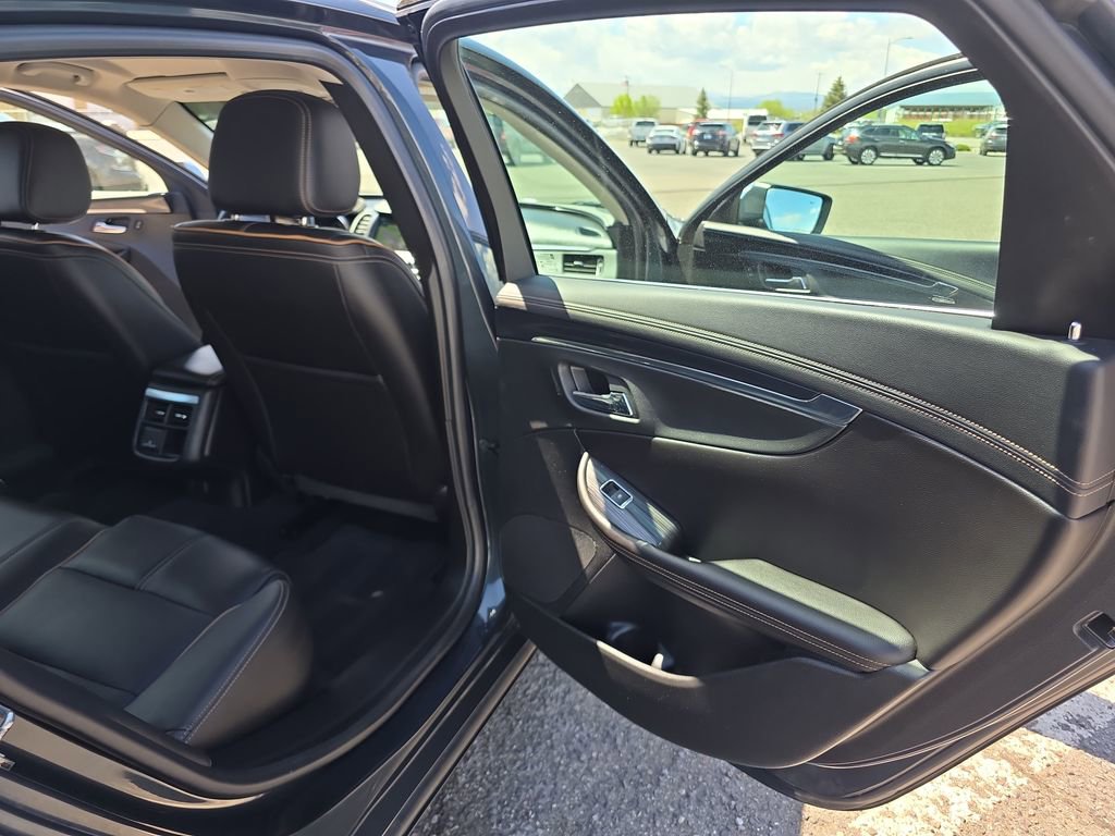 Used 2018 Chevrolet Impala Premier FWD image 32
