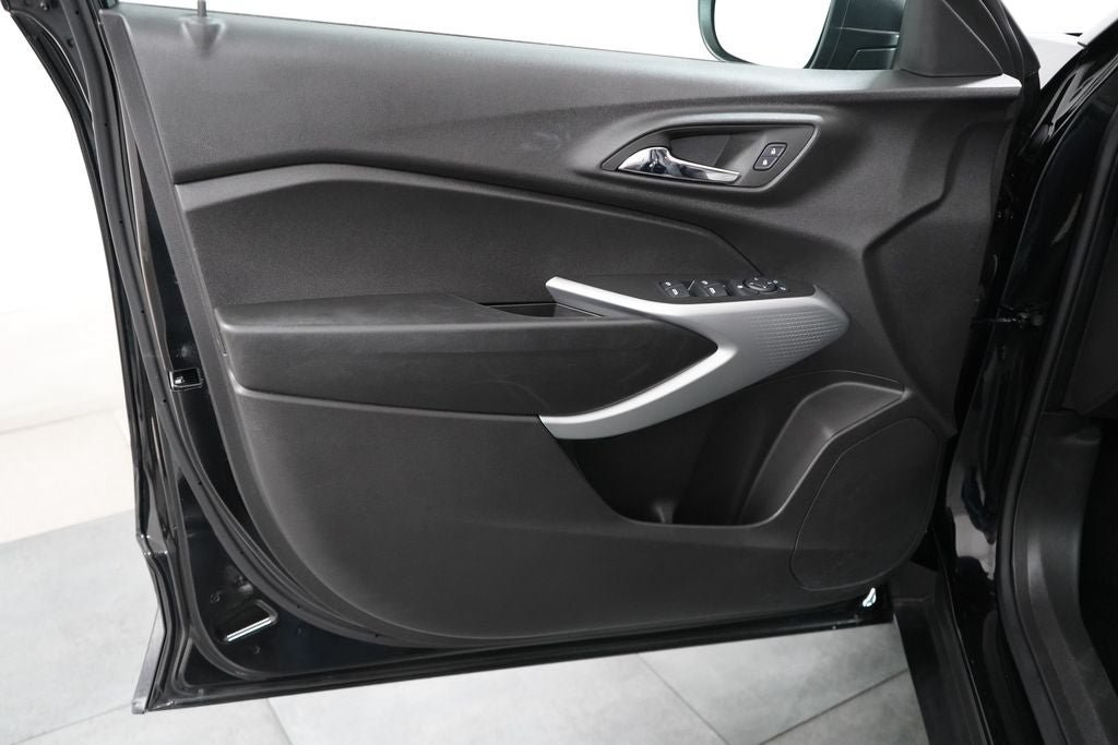 Used 2025 Chevrolet Trax LS FWD image 20
