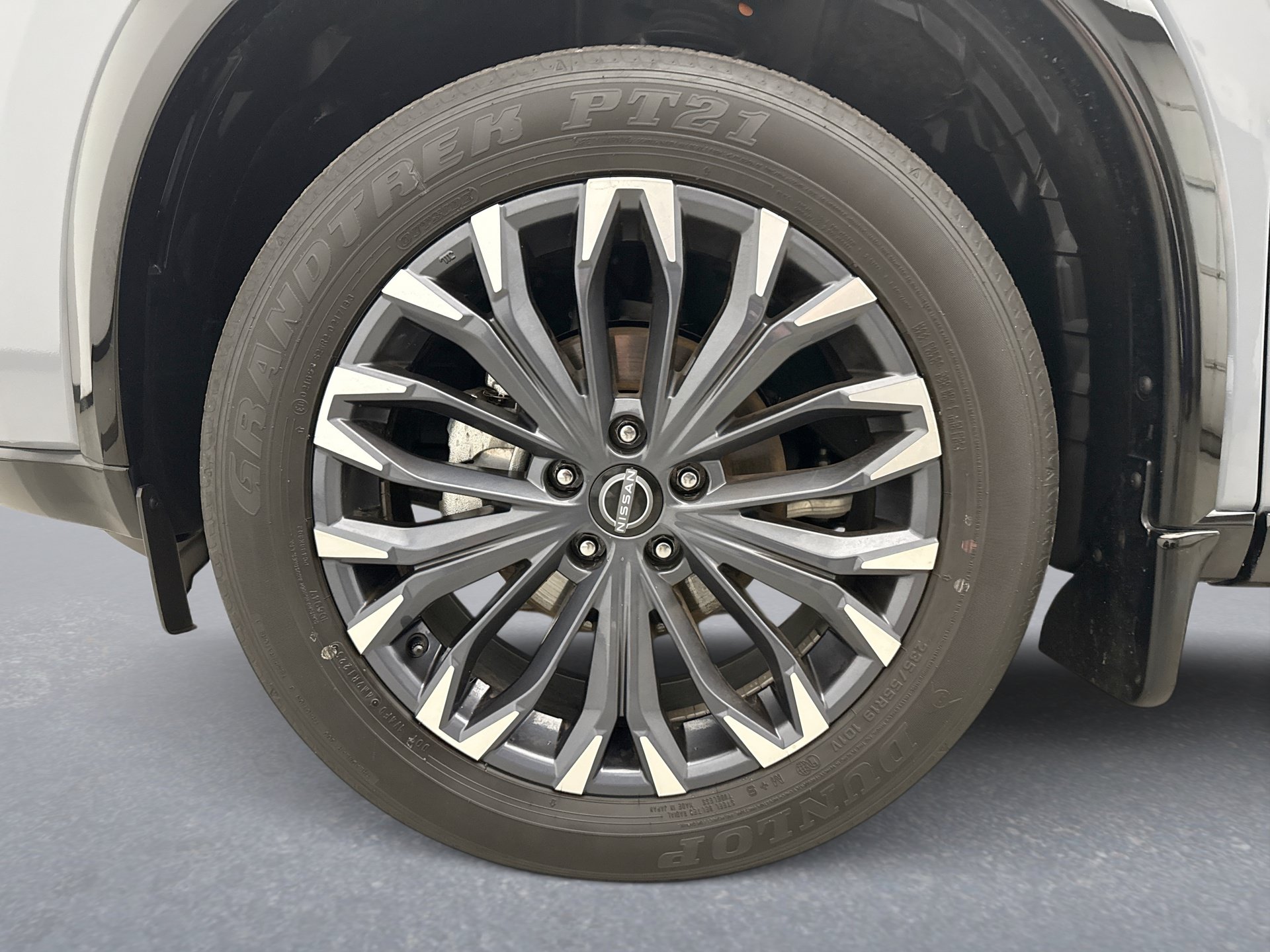 Used 2025 Nissan Rogue Platinum w/ Platinum Premium Package FWD image 27