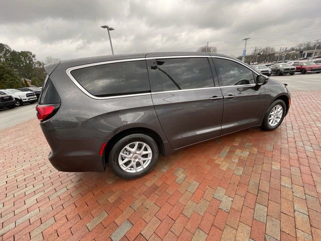 Used 2023 Chrysler Pacifica Touring-L image 36