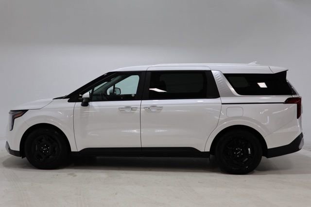 Used 2025 Kia Carnival image 4