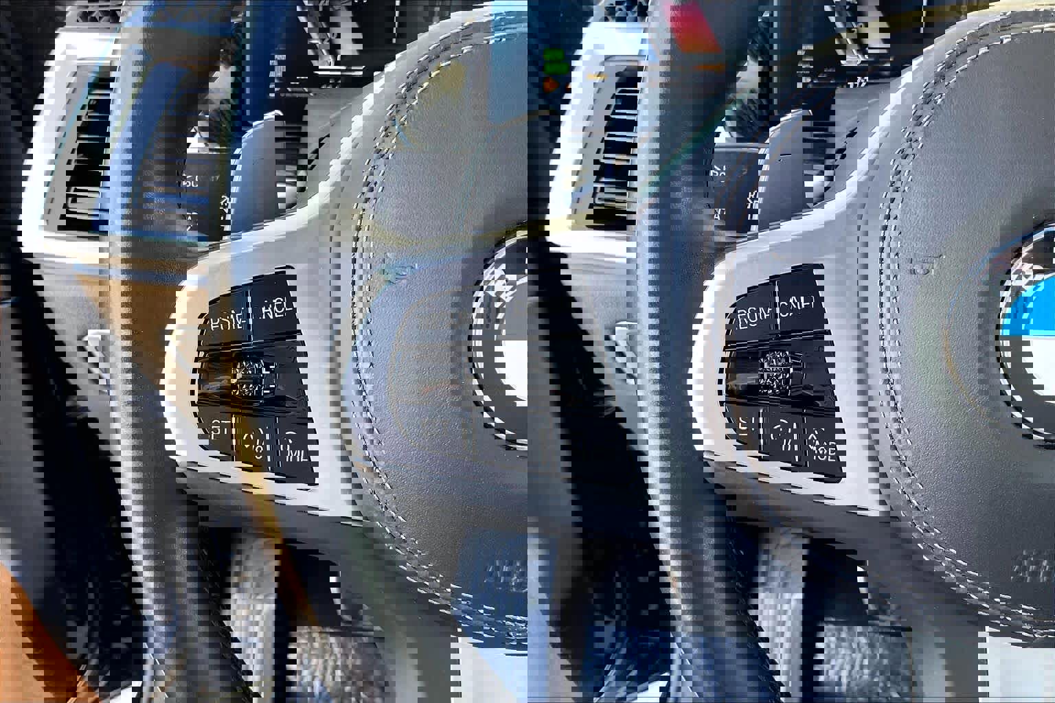 Used 2025 BMW X7 xDrive40i w/ M Sport Package image 24