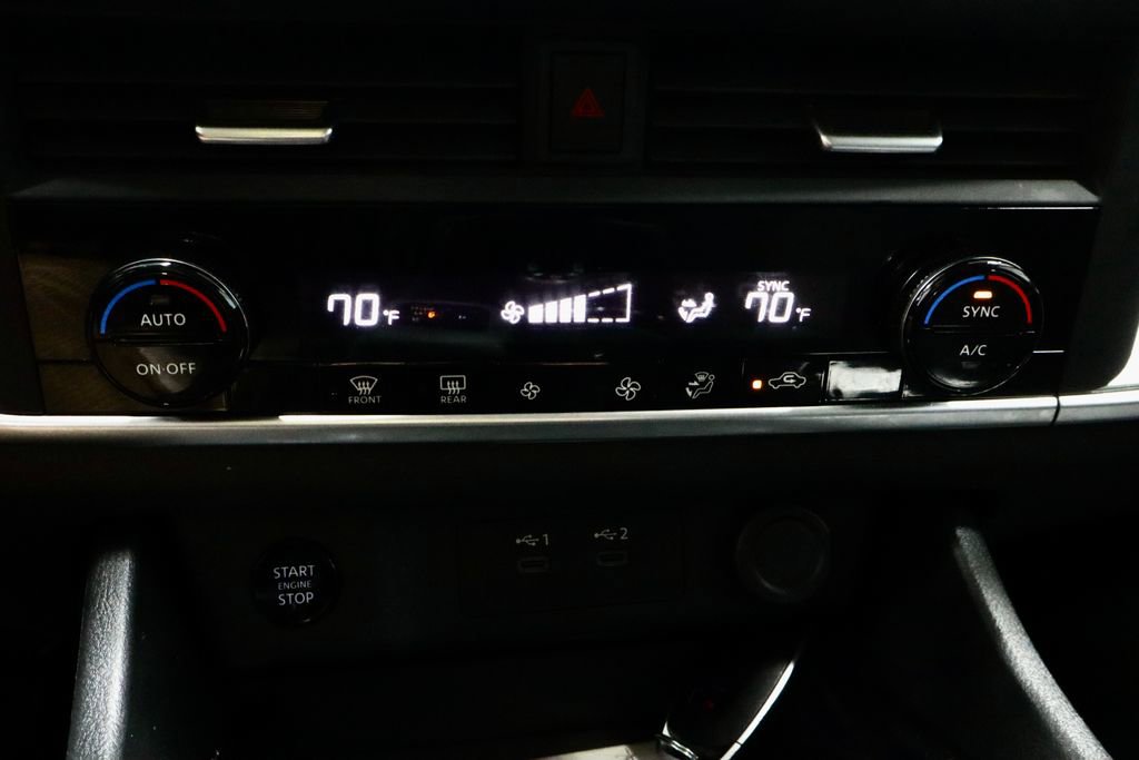 Certified 2025 Nissan Rogue SV image 29