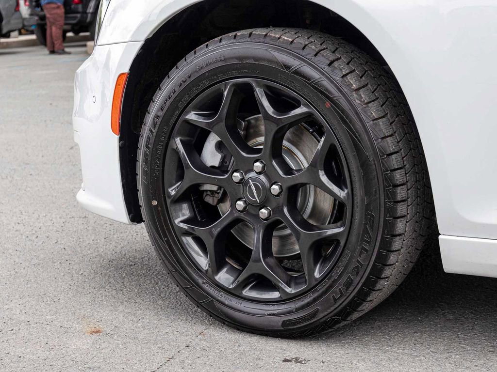 Used 2021 Chrysler 300 Touring L AWD/4WD image 7