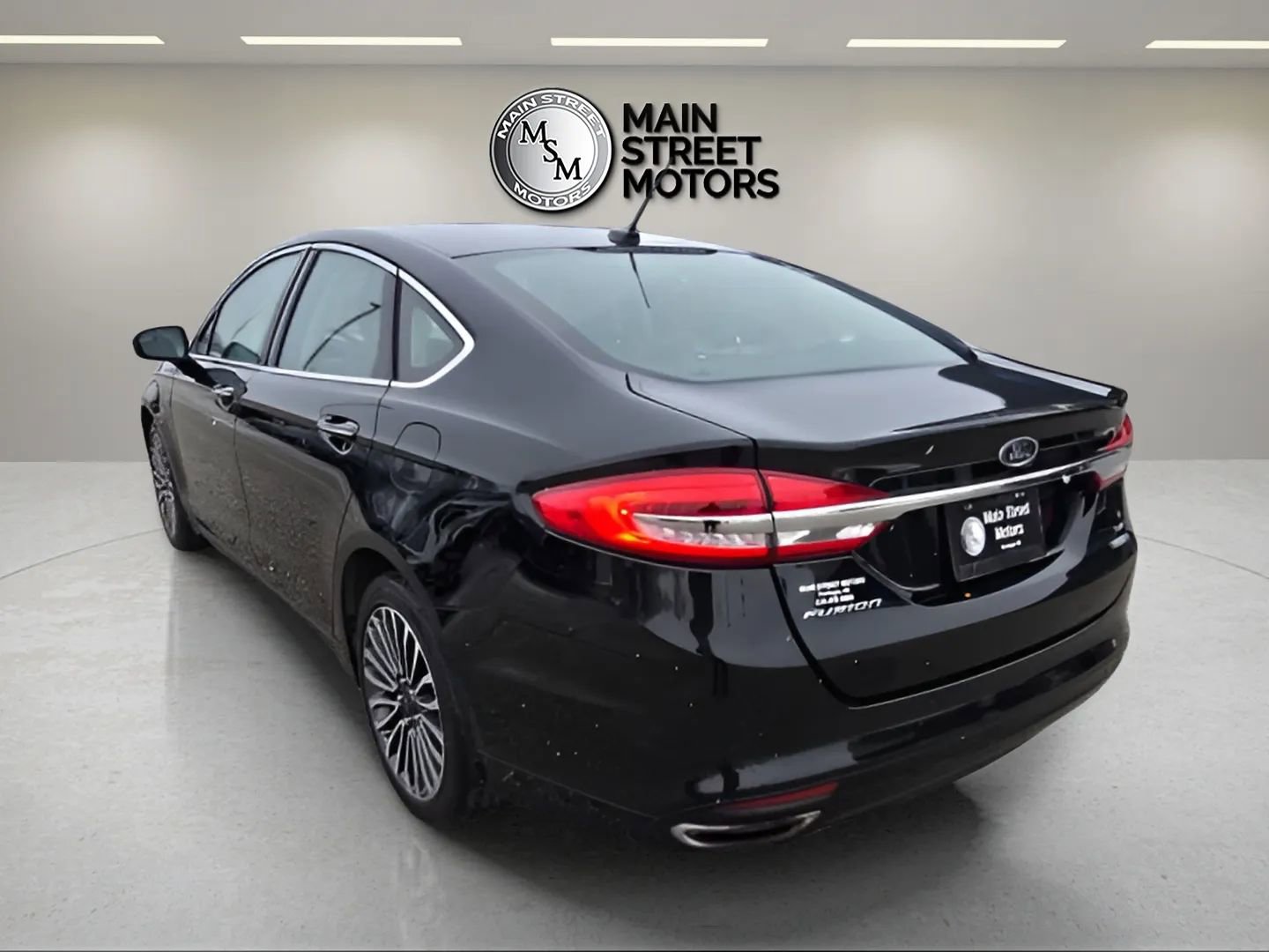 Used 2018 Ford Fusion SE w/ Fusion SE Technology Package image 3