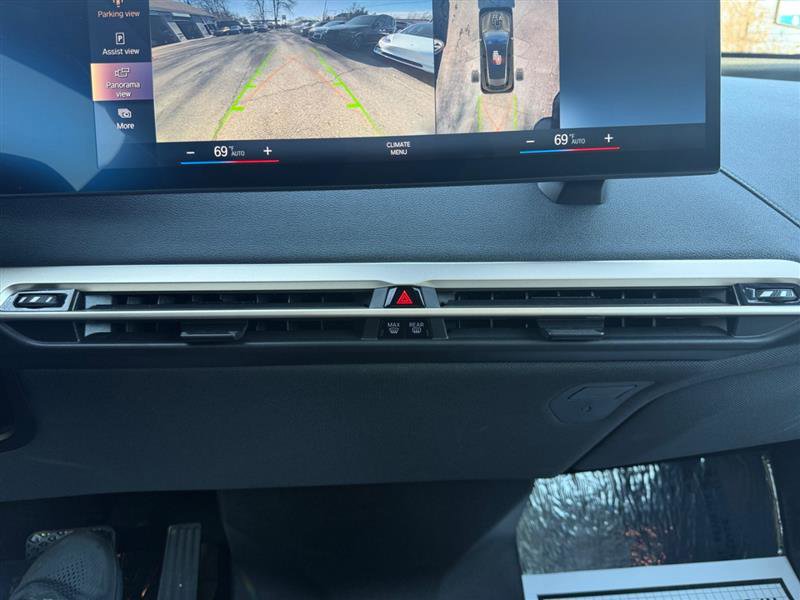 Used 2023 BMW iX xDrive50 w/ Premium Package image 26