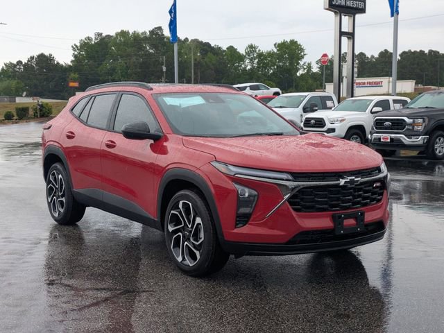 New 2026 Chevrolet Trax RS w/ Sunroof Package FWD image 2