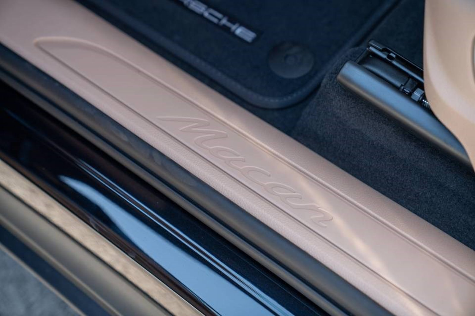 New 2026 Porsche Macan AWD/4WD image 13