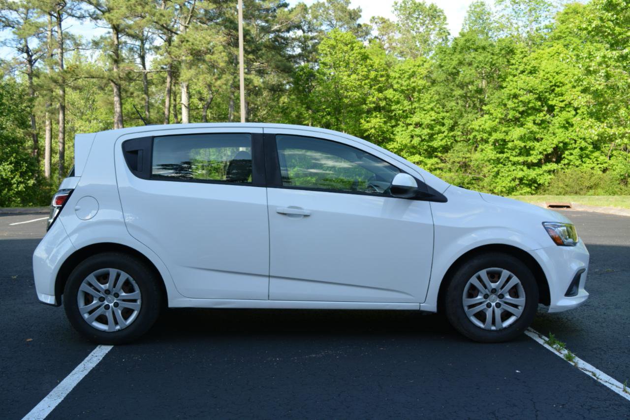 Used 2018 Chevrolet Sonic LT FWD image 3