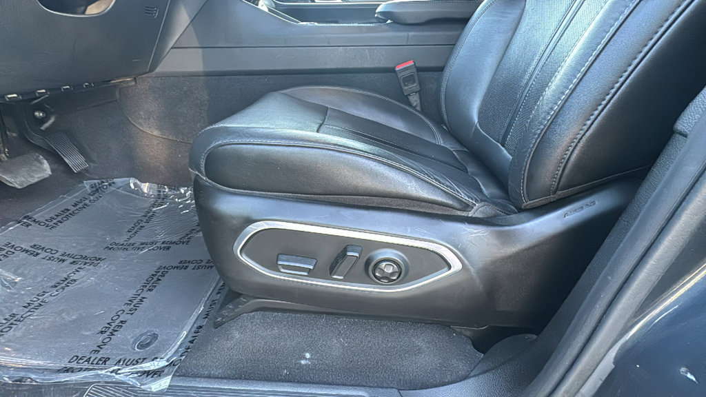 Used 2024 Jeep Wagoneer L Series II w/ Flexible Seating Group RWD image 15
