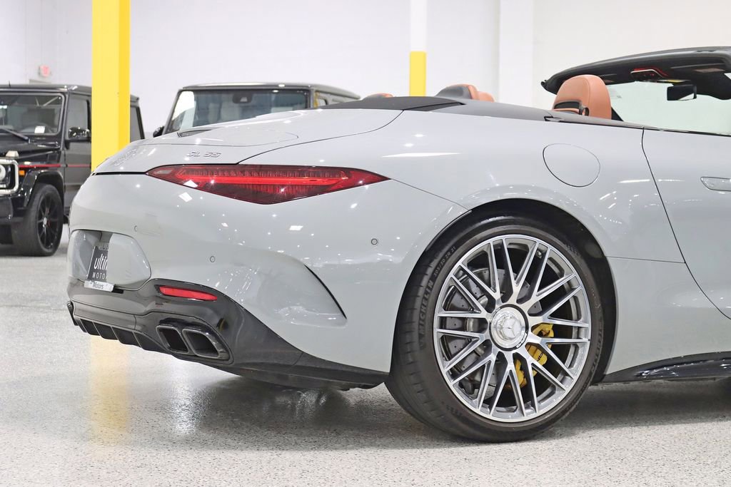 Used 2022 Mercedes-Benz SL 55 AMG 4MATIC w/ Driver Assistance Package image 12