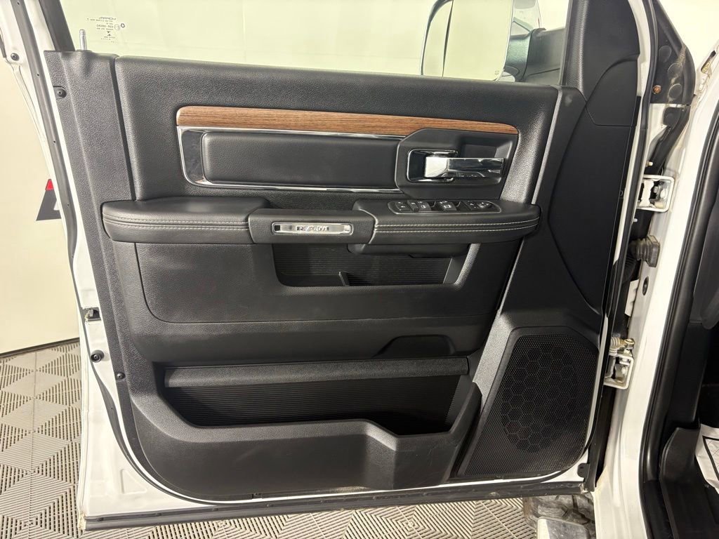 Used 2015 RAM 3500 Laramie AWD/4WD image 16