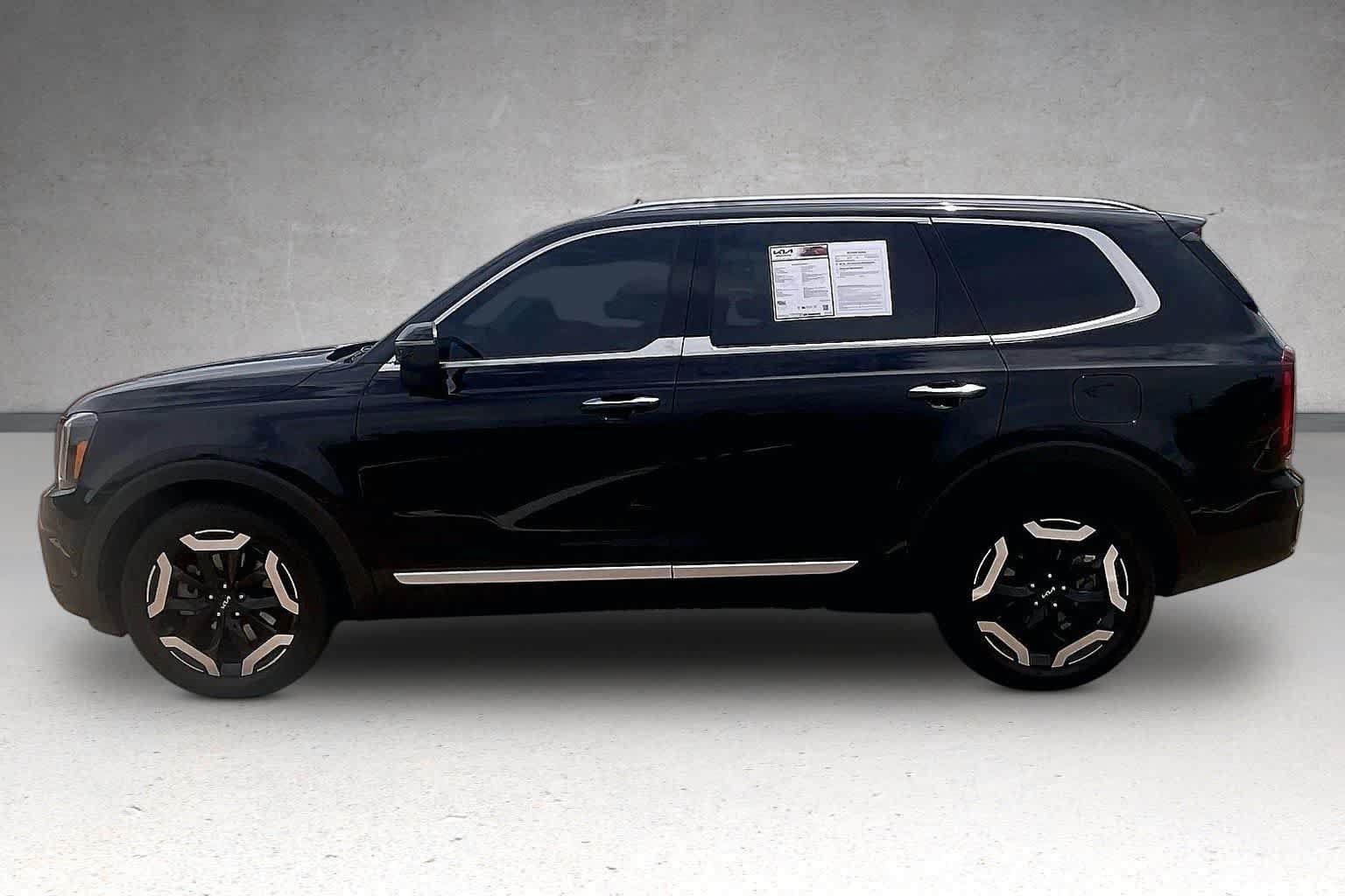 Used 2023 Kia Telluride S FWD image 3
