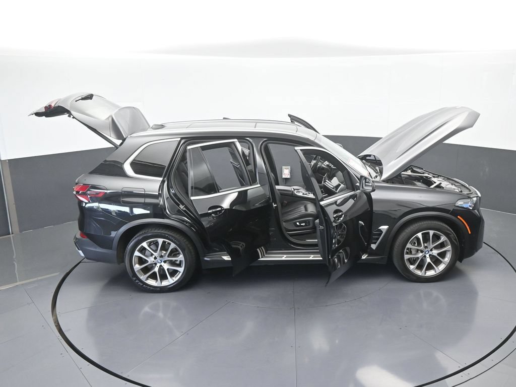 Used 2025 BMW X5 xDrive50e AWD/4WD image 75