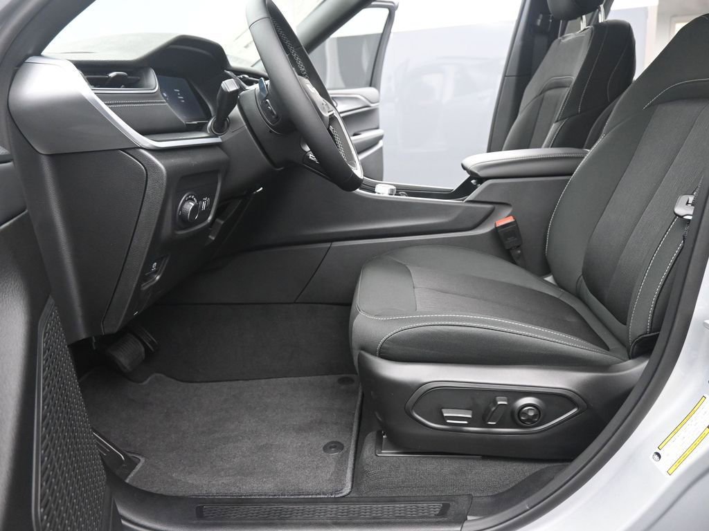 New 2025 Jeep Grand Cherokee L Laredo w/ Luxury Tech Group I image 10