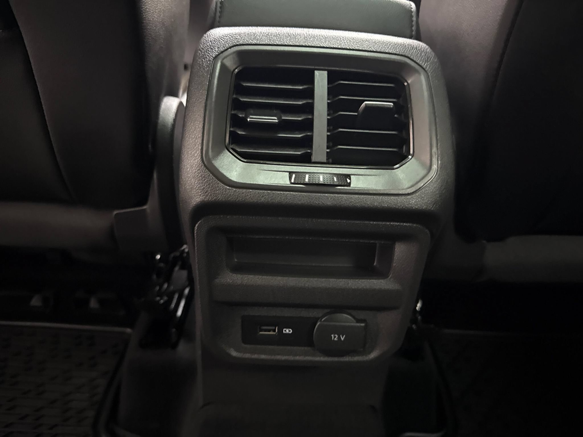 Used 2019 Volkswagen Tiguan SEL AWD/4WD image 24