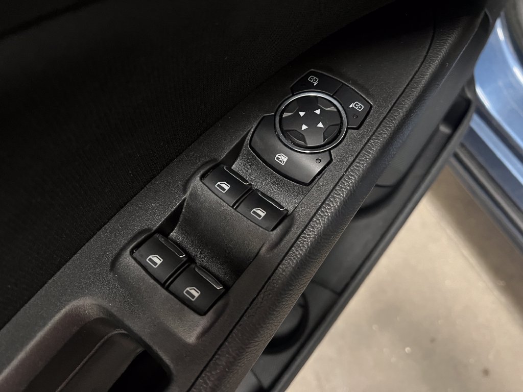 Used 2019 Ford Fusion SE FWD image 13