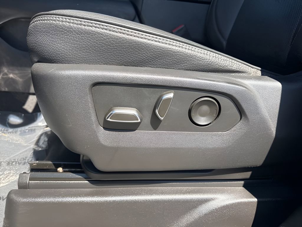 Used 2022 GMC Yukon XL Denali w/ Max Trailering Package AWD/4WD image 12