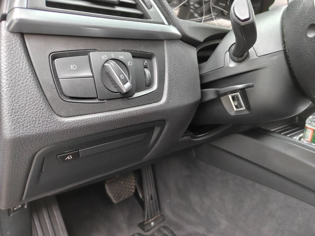 Used 2018 BMW 320i xDrive Sedan w/ Convenience Package AWD/4WD image 20