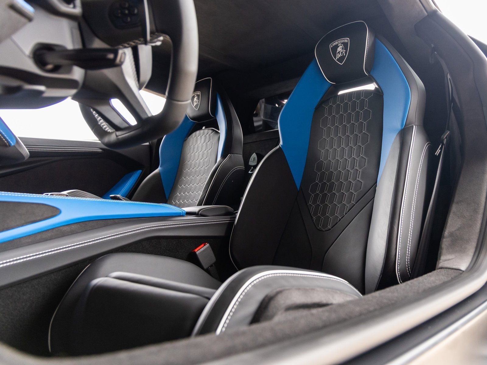 Used 2024 Lamborghini Revuelto image 29