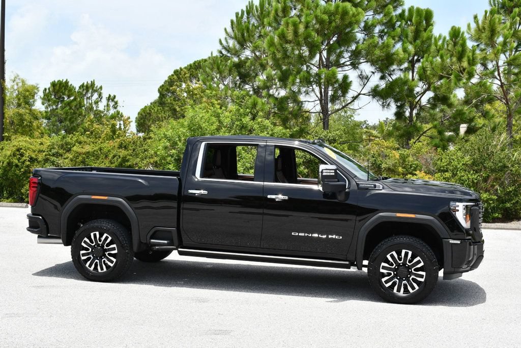 Used 2026 GMC Sierra 2500 Denali Ultimate w/ Max Trailering Package AWD/4WD image 9