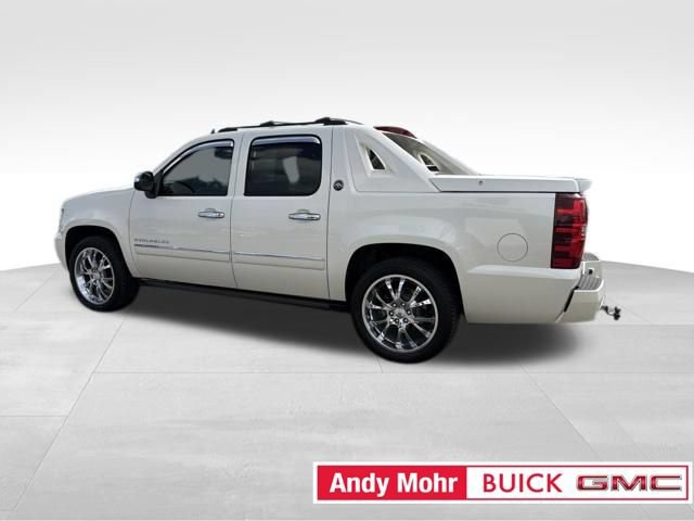 Used 2013 Chevrolet Avalanche LTZ RWD image 7