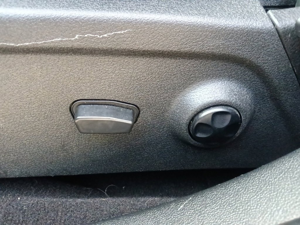 Used 2020 Dodge Journey SE w/ SE Popular Equipment Group image 16