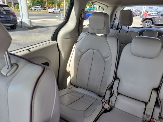 Used 2017 Chrysler Pacifica Limited FWD image 16