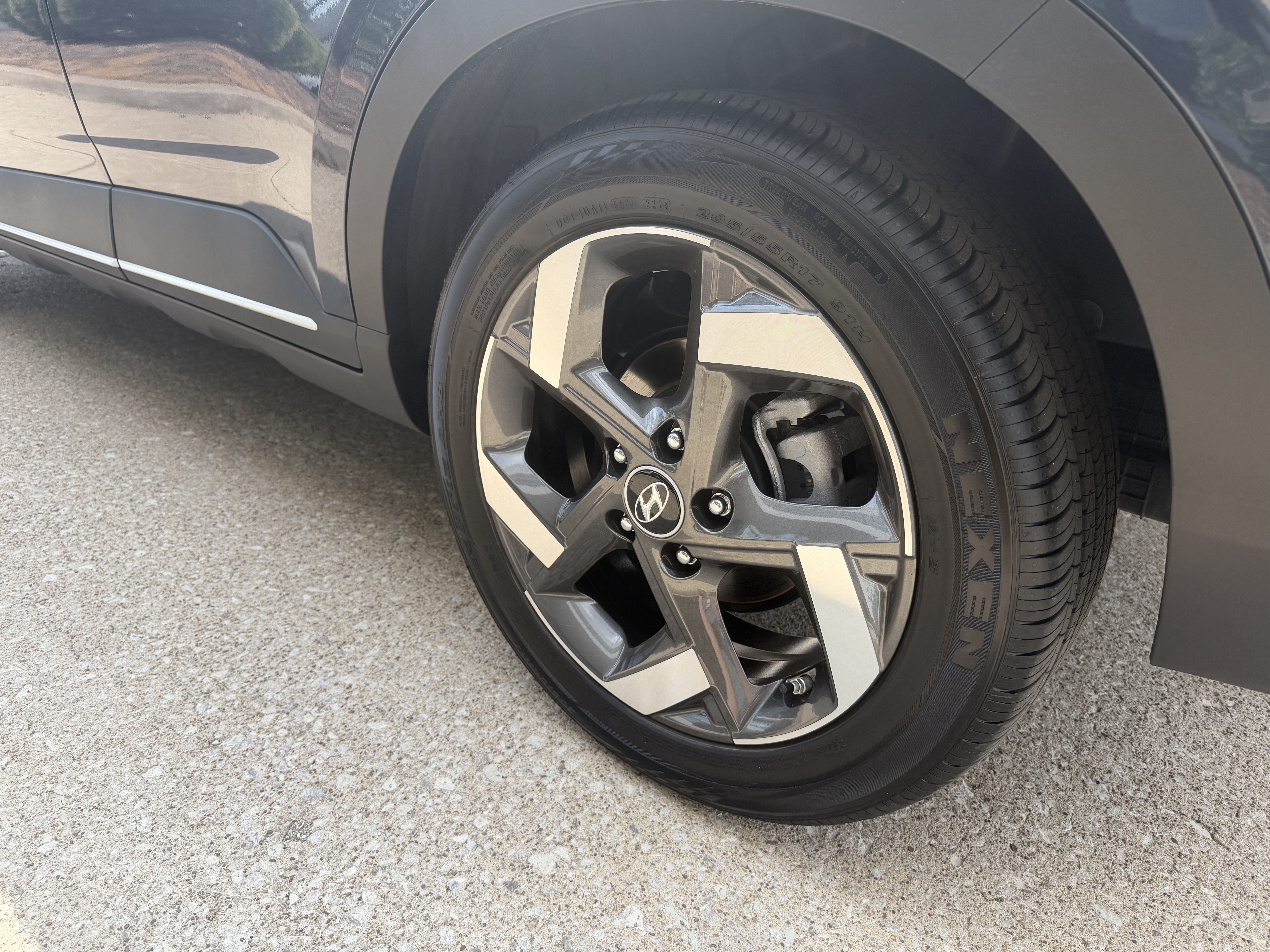 Certified 2025 Hyundai Venue Limited FWD image 12