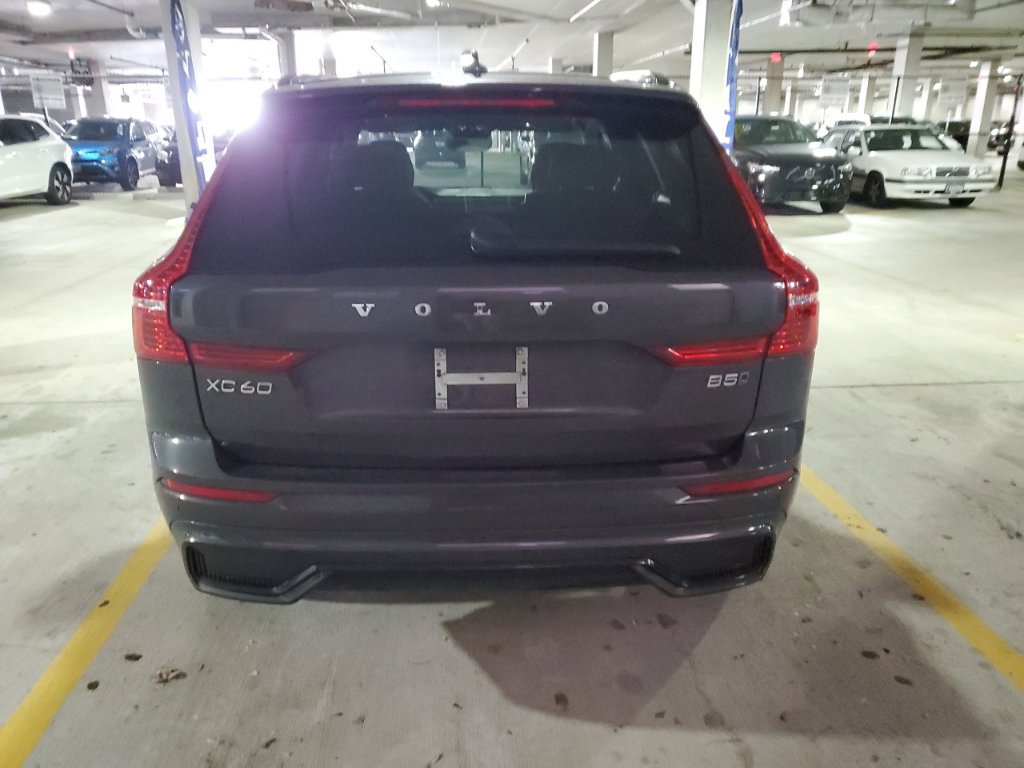 Certified 2024 Volvo XC60 B5 Plus w/ Climate Package AWD/4WD image 10